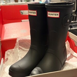 Hunter Classic tour Black Boots size 6 new w/box never worn waterproof  matte